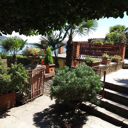 Garden Apartment Lesa Bagian luar foto