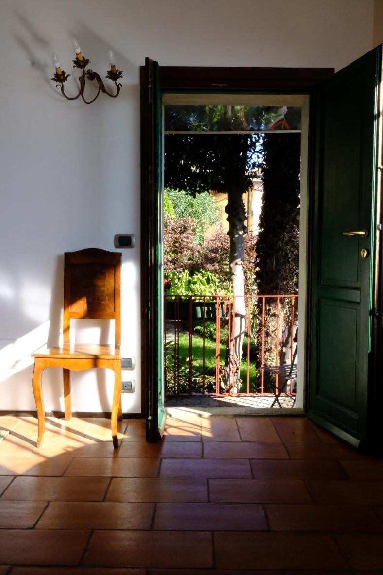 Garden Apartment Lesa Bagian luar foto